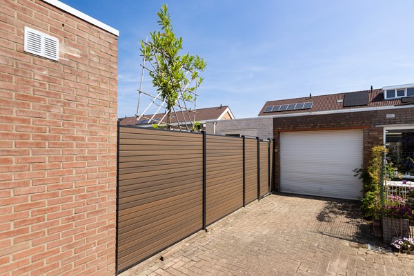 Foto - Te koop: instapklare hoekwoning met oprit en garage!